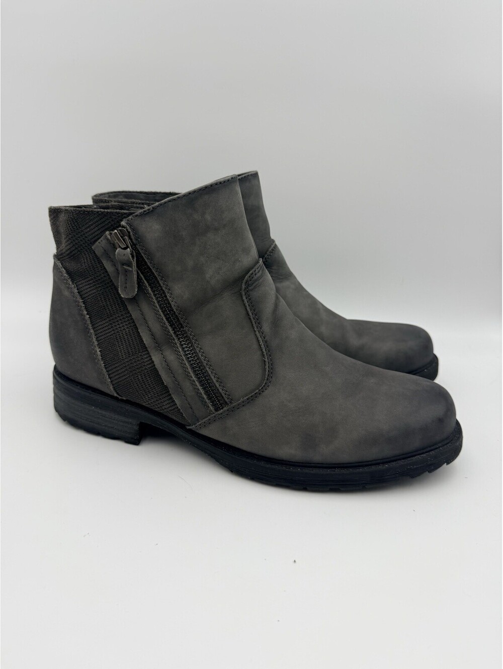 Earth Shoes Womens Size 11 D Wide Jordan Gray Nubuck Side Zip Ankle Boots